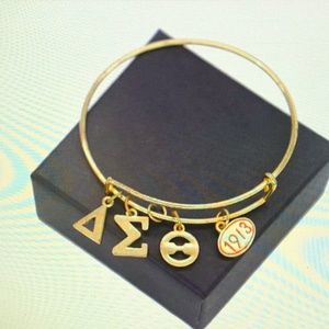 DELTA Gold Bracelet